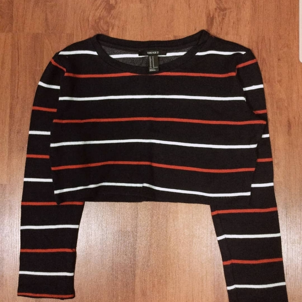 Cropped long sleeve top